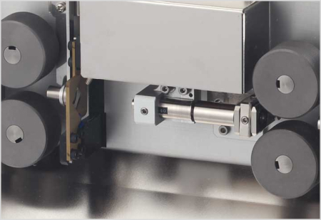 ZKS-110：刃の切り込み設定が非常に高精度(0.01mm単位)